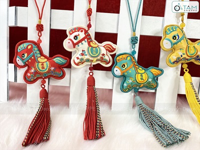 Dây treo Ngựa vải tua rua [Nhiều màu - Cao cấp] PKT-TET-12